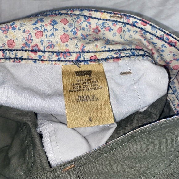 low/mid rise capri cute pale, sage green capri utility Levi pants🐢 - Picture 5 of 7